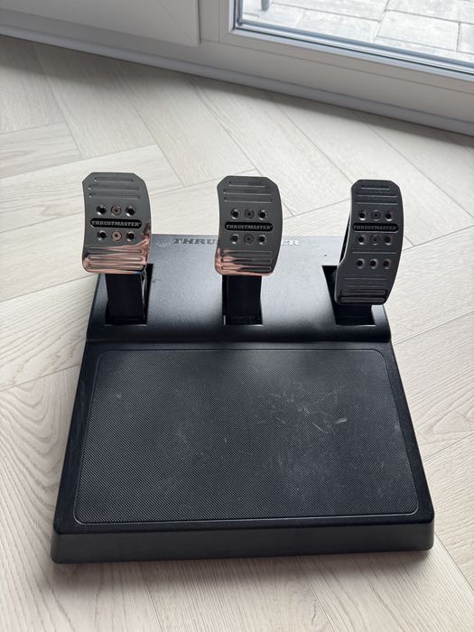 Thrustmaster T300 + pedale