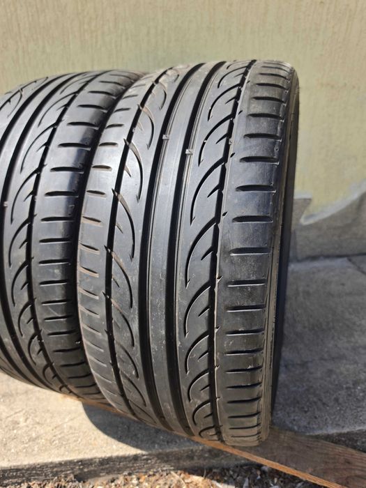 2 бр. летни гуми 225/35/19 Hankook 6 mm DOT 3419