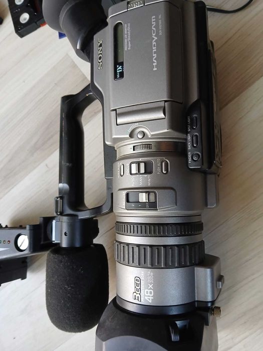 Camera foto Sony Handycam DCR-VX2100E si accesorii