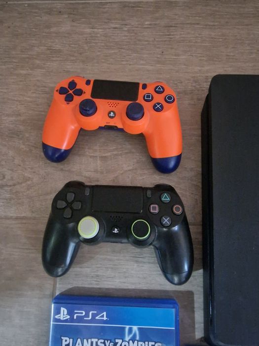 Playstation 4 slim 1 тб  като нов