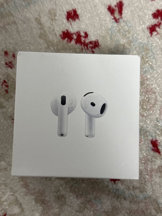 Apple AirPods 4 — оригинал, почти новые