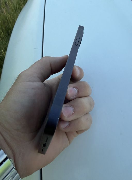 Vand iphone 12 ,64 gb