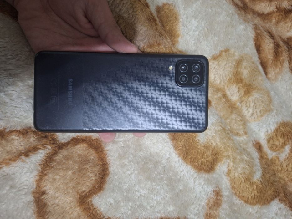 Самсунг А12. Продаю за 25000 есть торг