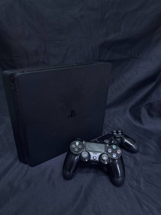 Play Station 4 Slim