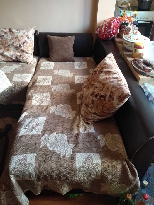 Продавам ъглов диван