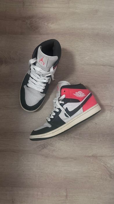 Jordan 1 Mid, marimea 39