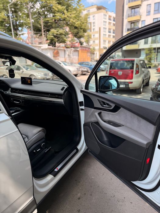 Audi Q7 2016 година