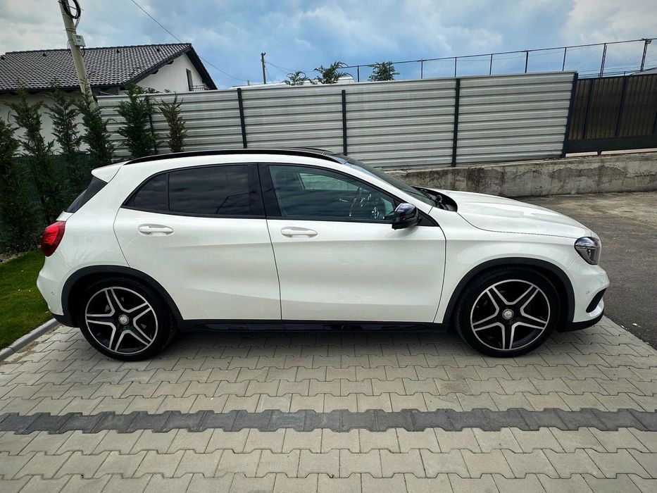 Mercedes Benz GLA 220 4 Matic AMG Line Panoramic