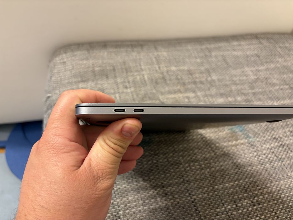 MacBook Pro 13 inch 2020 M1/8GB RAM 256 Gb