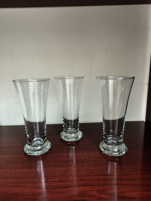 Стаканы три штуки, высота 17 см. Стекло.