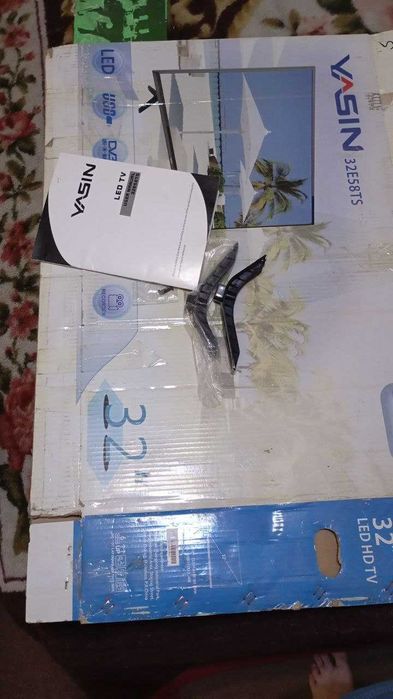 Телевизор "YASIN" 2017 года коробка, ножки, документы есть LTD TV 32