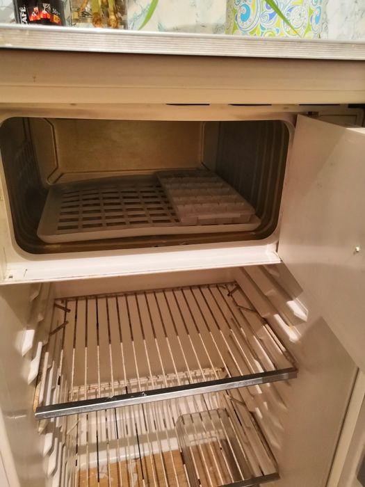 Срочно, срочно холодильник.