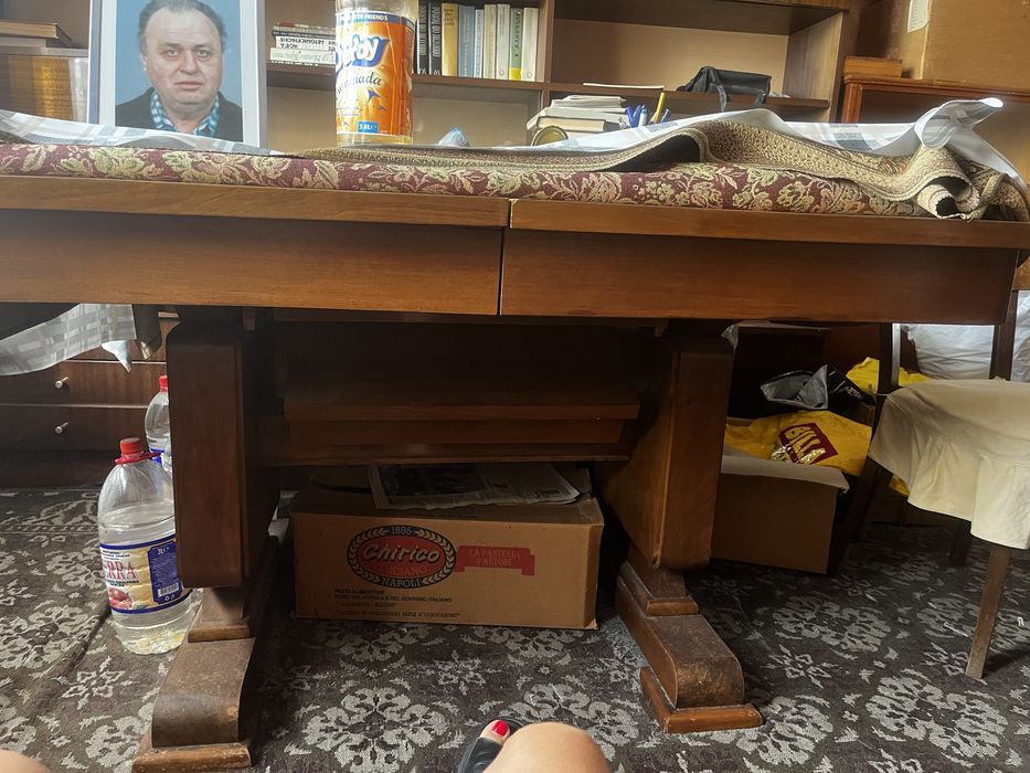 Масивни дървени гардероби, скрин и маса и маса