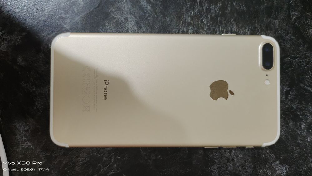 Продам iPhone 7+