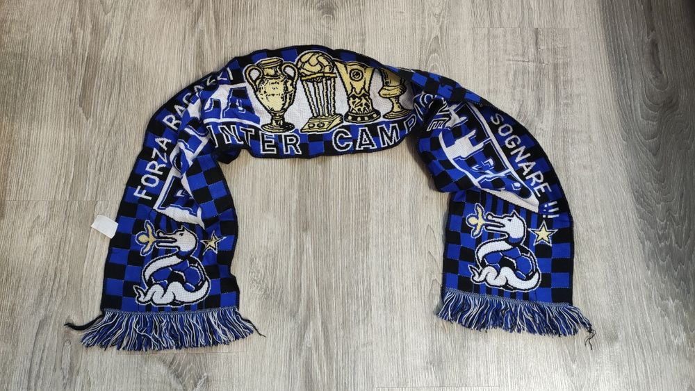 Футболен Шал на Интер