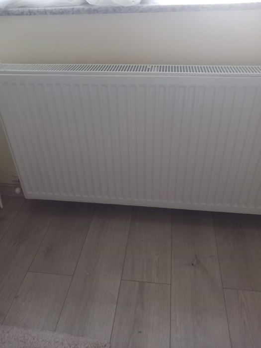 Calorifere otel panou, 180 cm si 100 cm — stare foarte buna