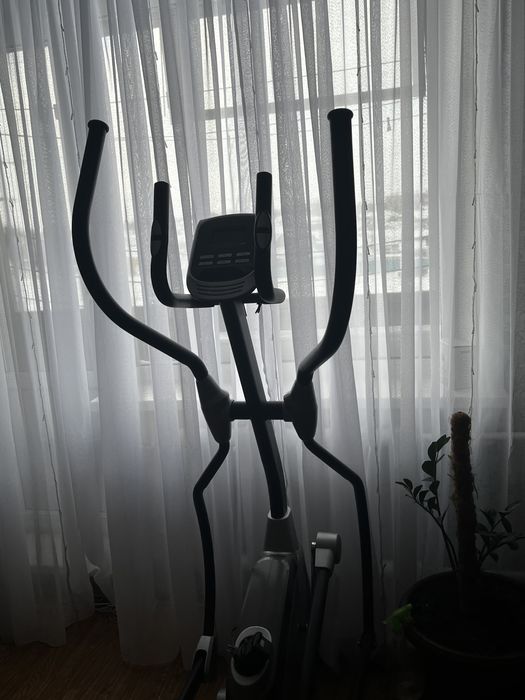 Продам эллиптический тренажёр.