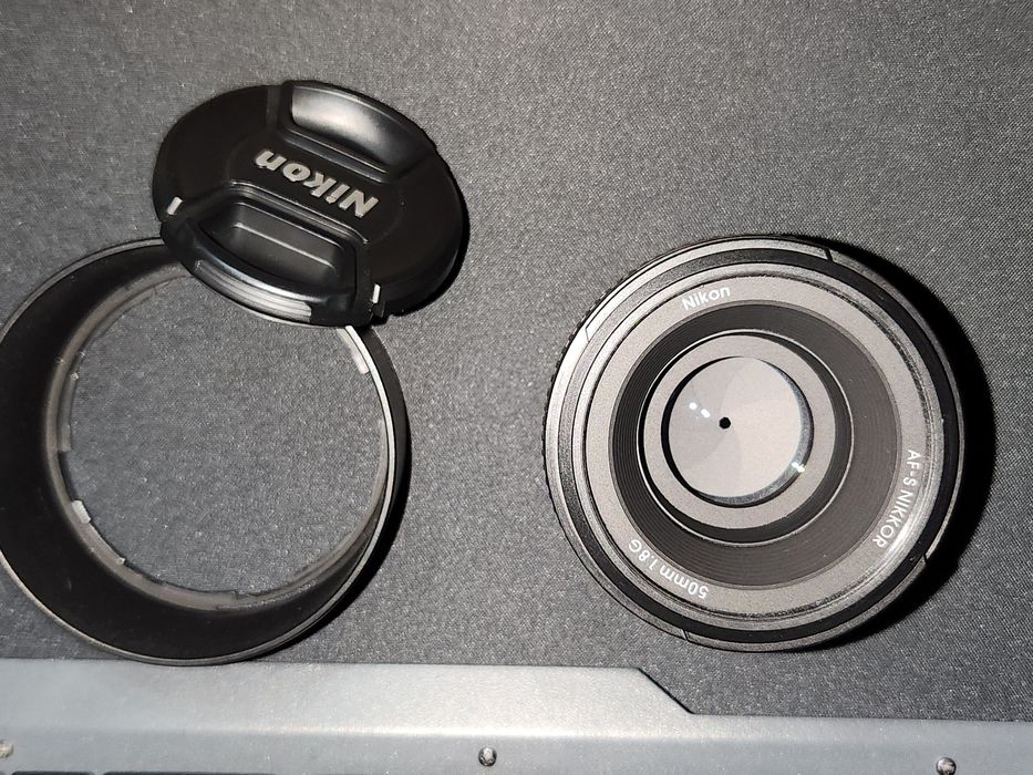 Nikon 50 mm f1.8 Nikkor 50 mm F1.8 като нов