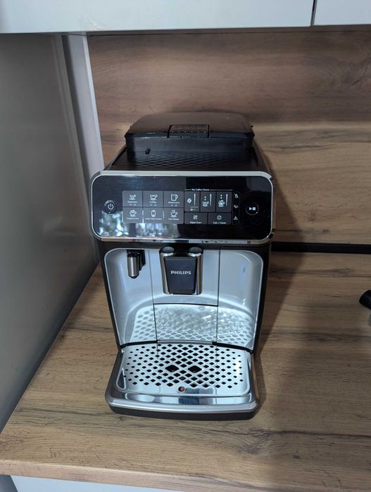 Кофемашина Philips LatteGo EP3246