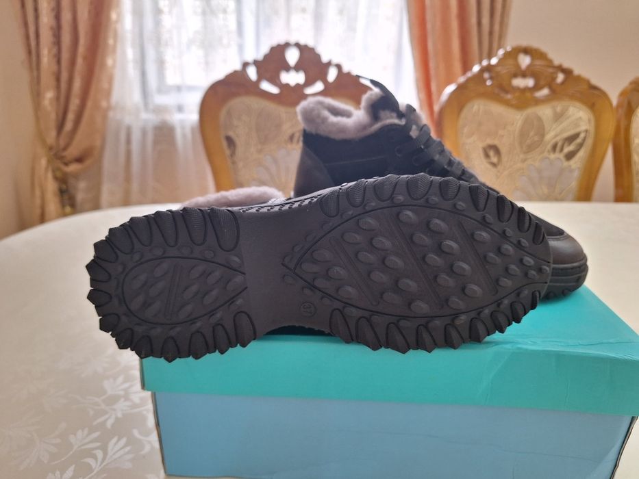 Кроссовки зимние