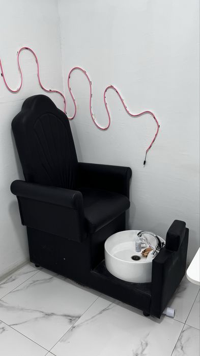 Педикюрный стол б/у, педикюрное кресло