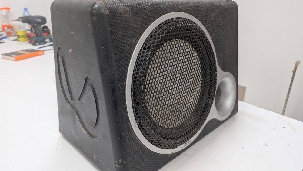 Сабвуфер Infinity с усилителем JBL