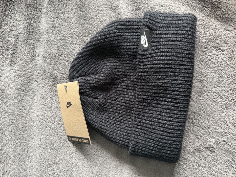 Nike Terra beanie caciula unisex neagra cu logo mic discret marime OS noua originala