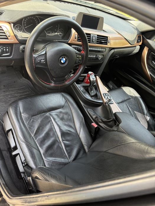 Interior/ volan bmw f30 2012 Scaune piele si bancheta fara incalzire bmw f30 si fete de usi