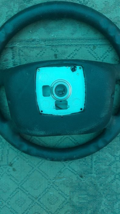 Продам руль от ауди а6, подходит на а4.