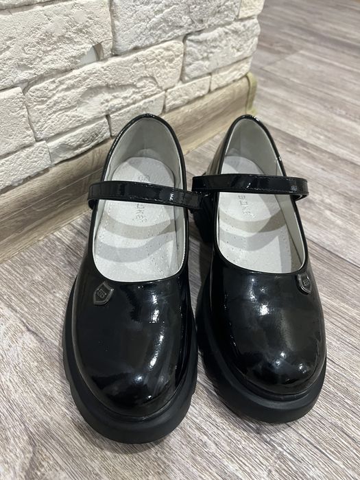 Школьные туфли 35 размер :)