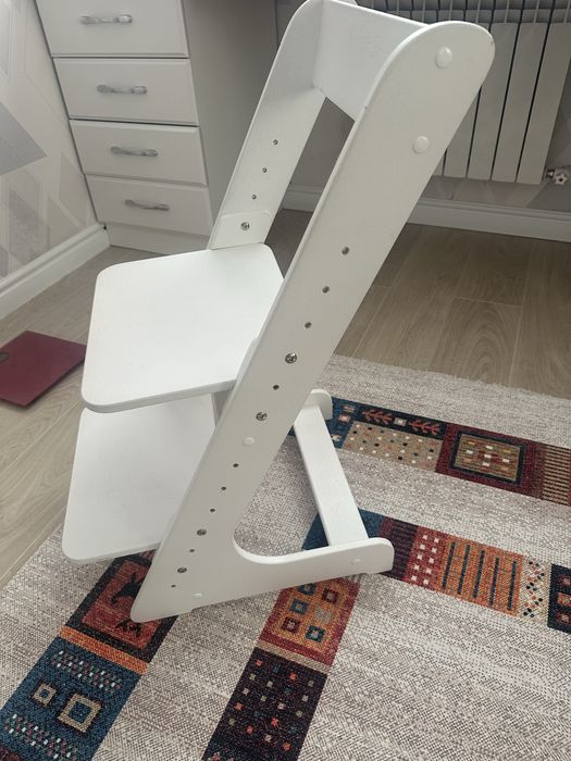 Продаю удобный детский стул-трансформер.