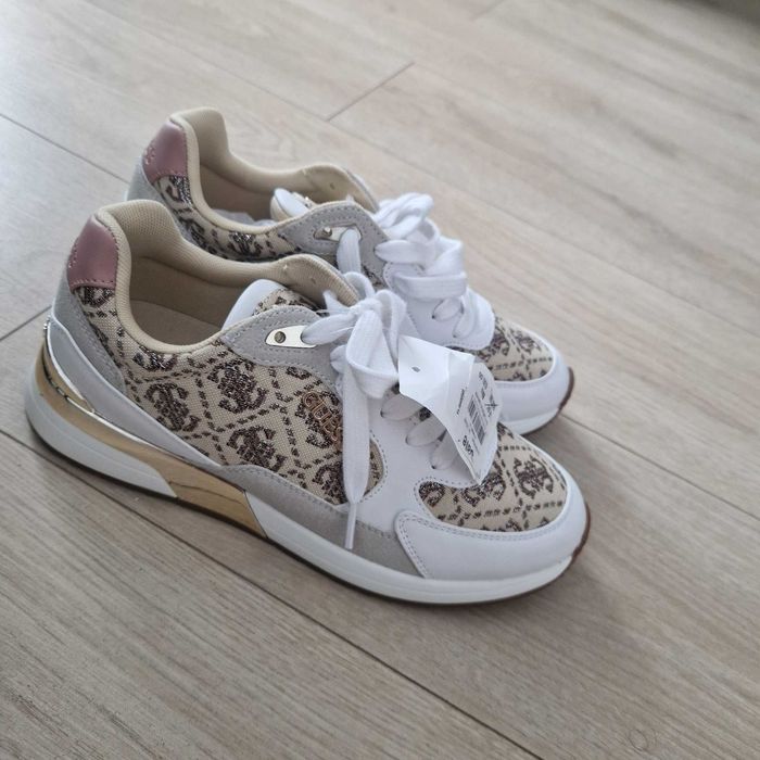 Vand mai multe perechi de adidasi dama noi originale