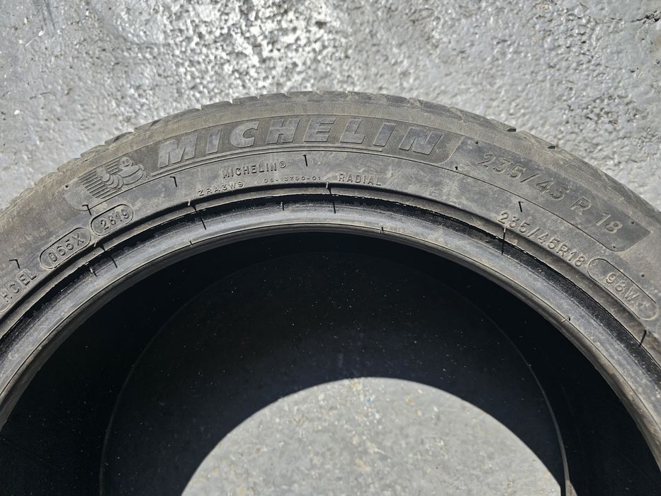 235 45 18 vara michelin