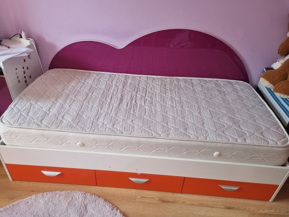 Детско легло .Дъската е гланц