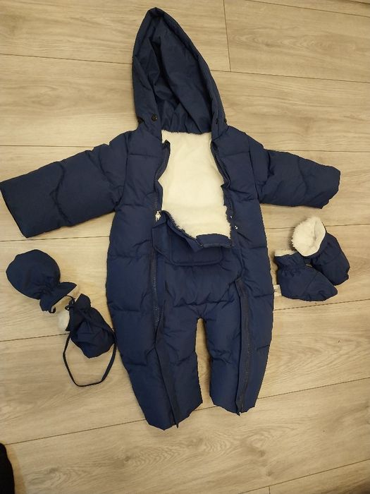 Vând două salopete de bebeluși de iarna