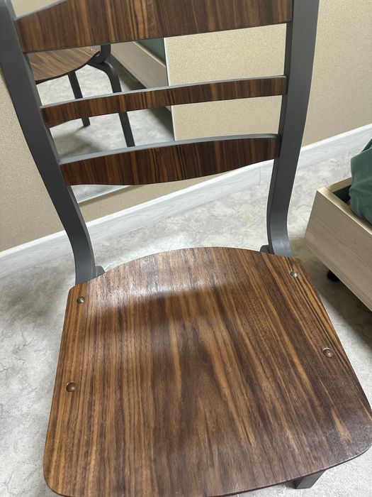 Крепкий стул 1 шт