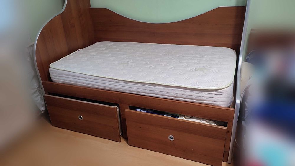 Pat cu dulap si saltea, pt copii