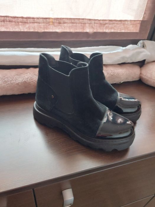 Ghete negre nr.37 și nr. 38