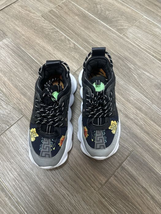 Versace chain reaction