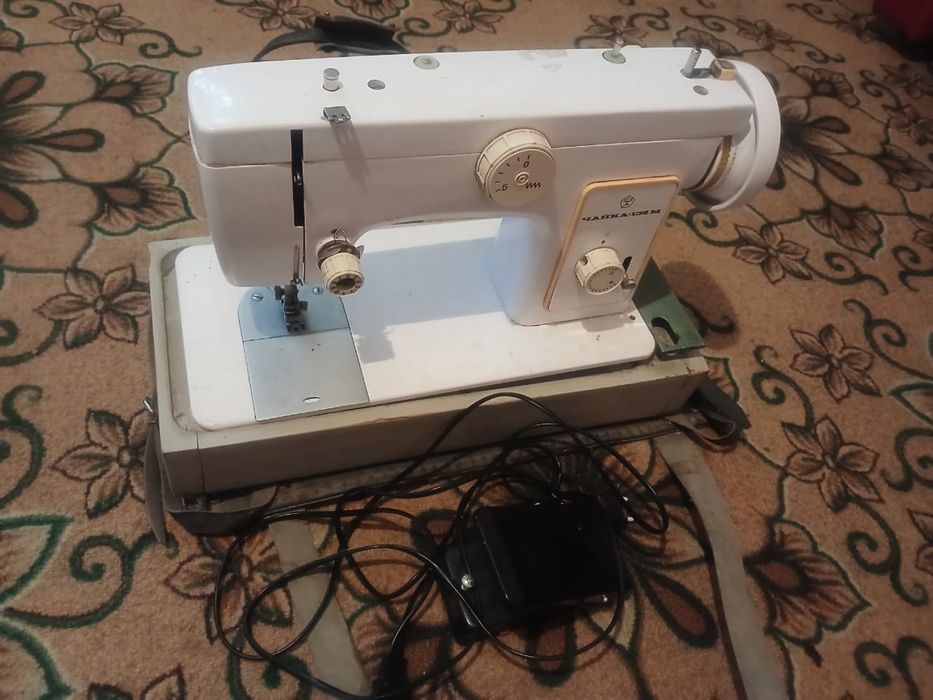 Швейная машинка чайка 102м