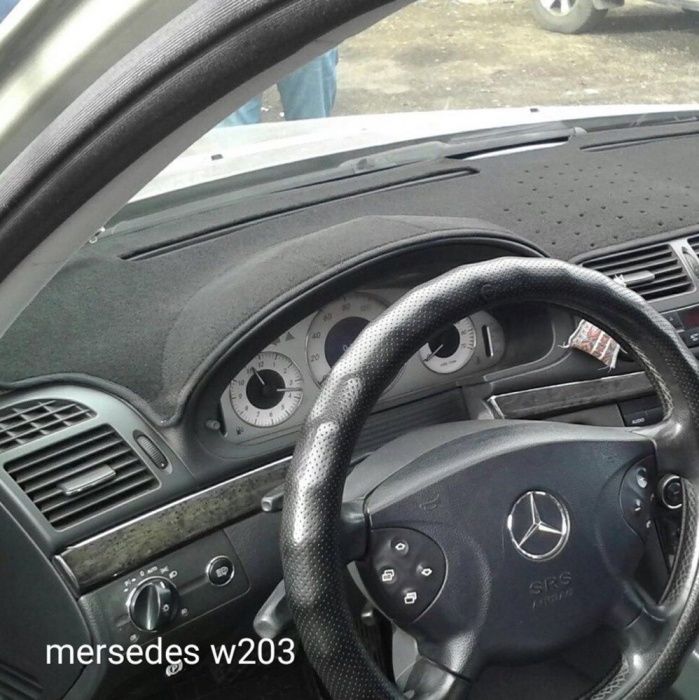 Коврик на панель(приборов)