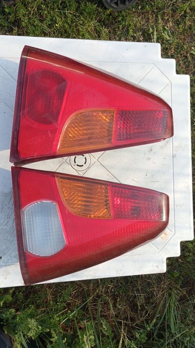 Stopuri stânga, dreapta Dacia Logan