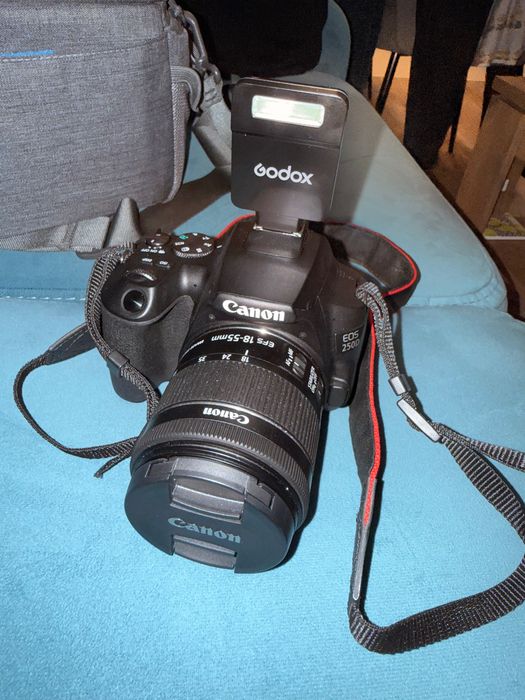 НОВ! Фотоапарат Canon EOS 250D