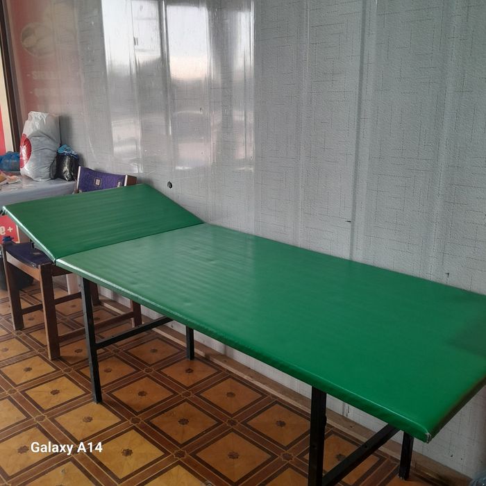 Янги кушетка сотилади срочно..