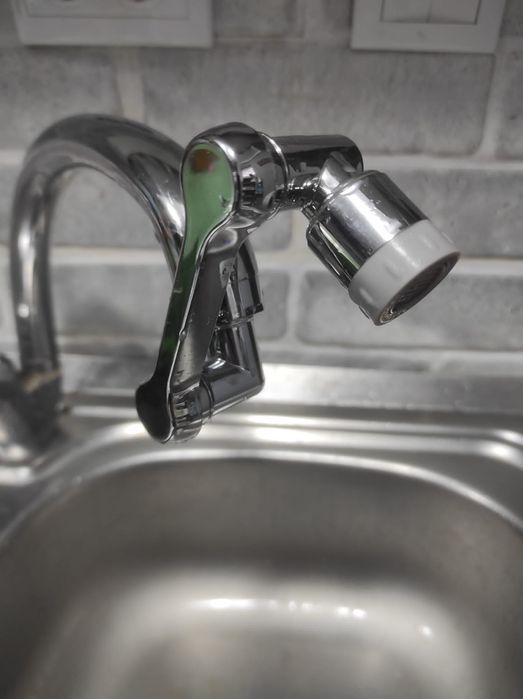 Adaptor robiet rotativ