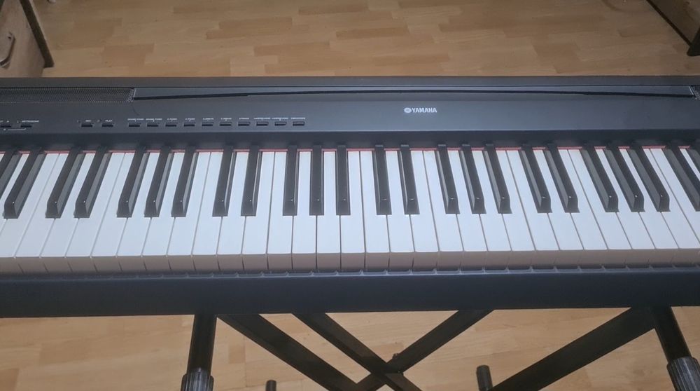 Yamaha P-85 | Pian digital 88 clape grele + stativ + pedală