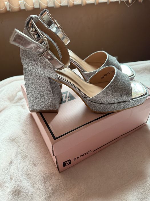 Сандали на ток Zapatos