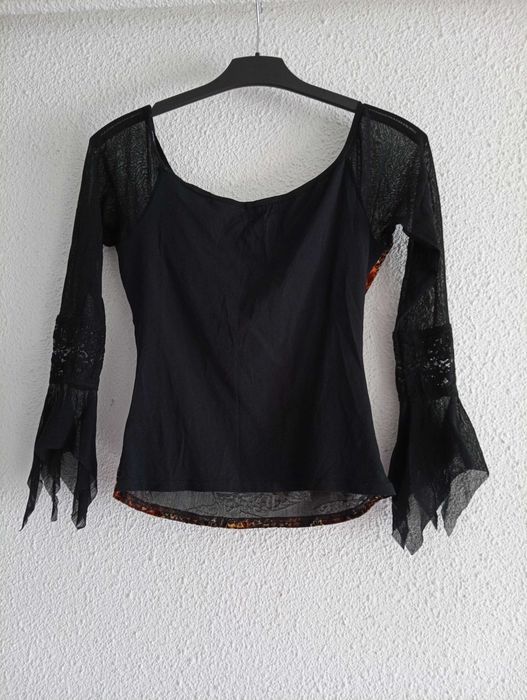 Bluza cu maneci evazate din plasa
