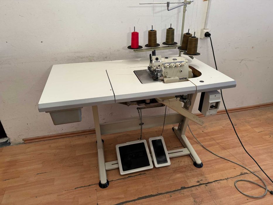 Masina de cusut triploc surfilat