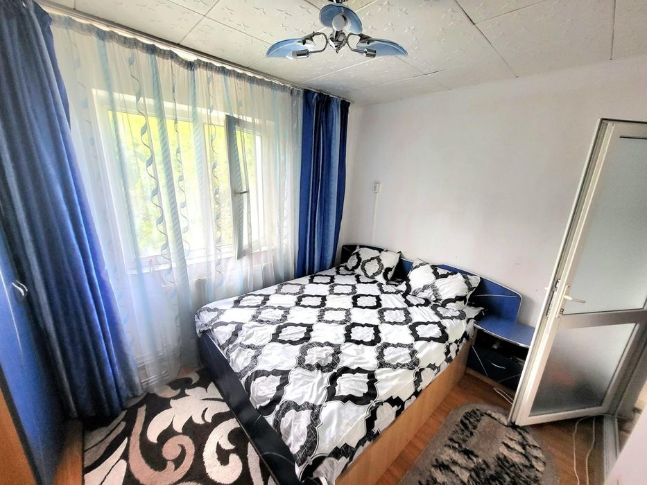 Inchiriez apartament in micro 6